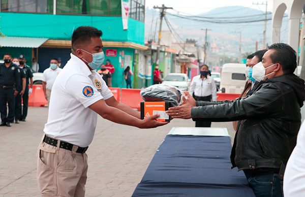 Entregan uniformes a cuerpo de seguridad pública