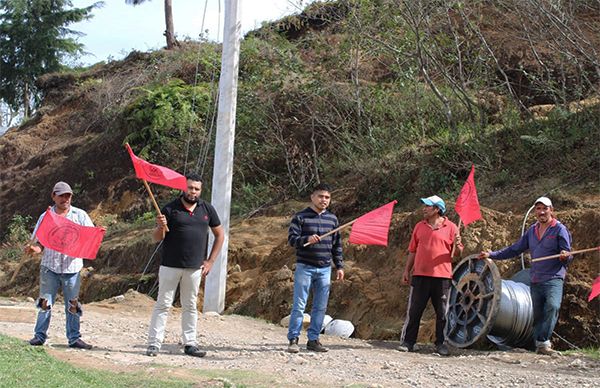 Antorchistas logran ampliación de red eléctrica en Ixhuacán de los Reyes