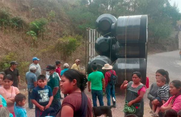 Entrega Antorcha tinacos a varios pueblos de Chilapa de Álvarez