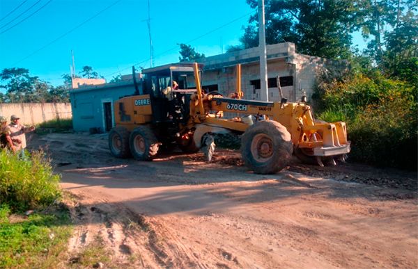 Colonos antorchistas de Cancún rehabilitan sus principales calles