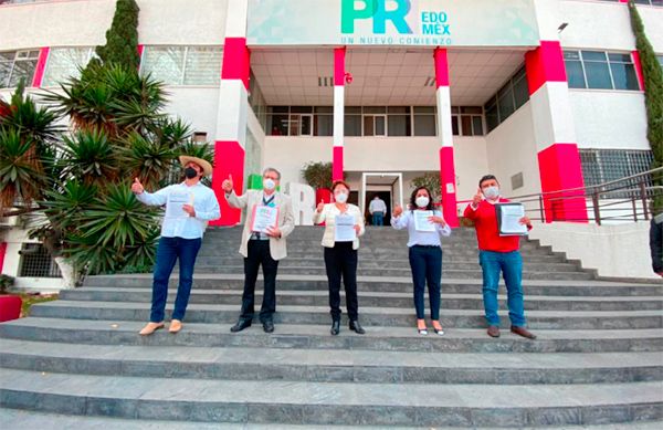 Juan Pedro Martínez Soto cumple con trámites ante el Comité Estatal del PRI para contender por la alcaldía de Joquicingo