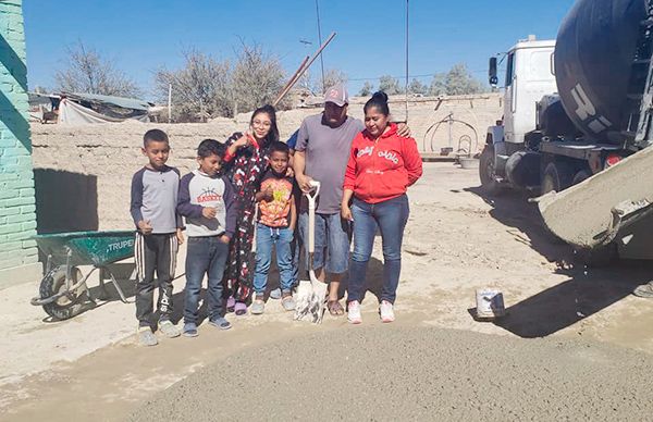 Gracias a Antorcha familias de San Pedro tienen piso firme