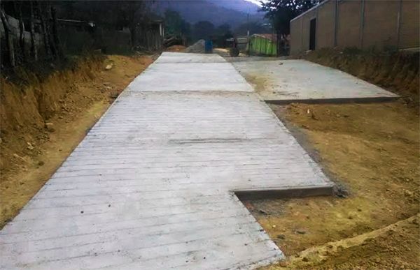 Avanza pavimentación en la comunidad Mohoneras