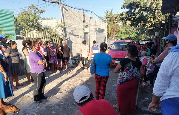 Recorre ayuntamiento colonias de Carmen para atender demandas de vivienda