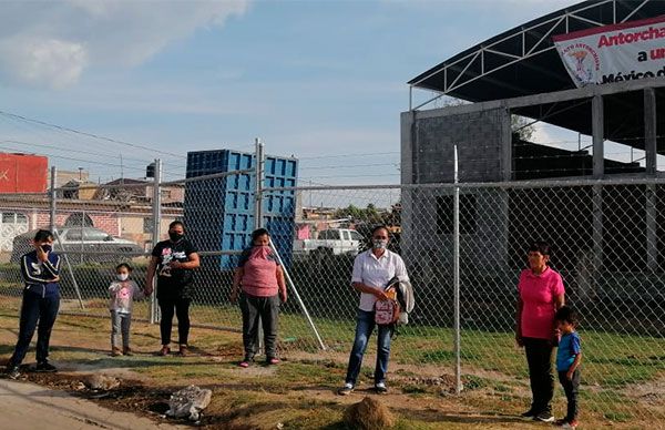 Concluye obra de cerco perimetral en auditorio de usos múltiples