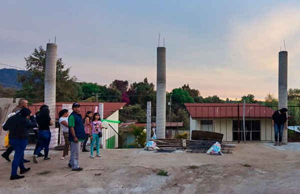 Techumbre en primaria de Ario de Rosales, fruto de la lucha antorchista