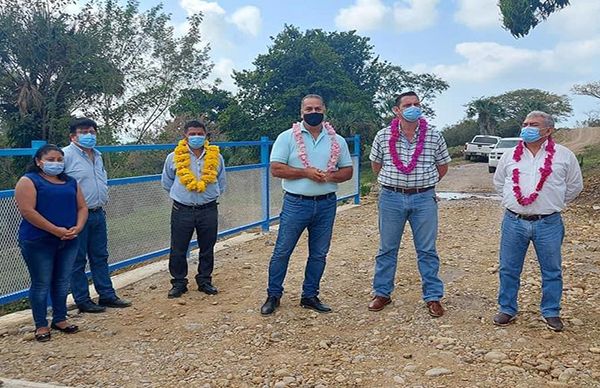 Inauguran camino rural en Ejido antorchista de Tantoyuca