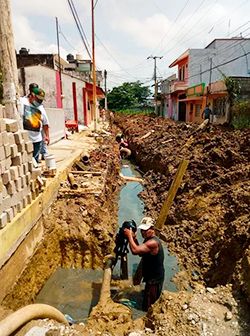 Sin carreteras, antes y después de la inundación