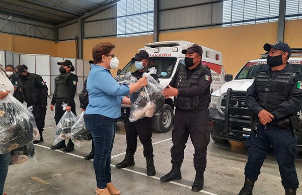 Entrega alcaldesa de Tepexi uniformes a elementos de Seguridad y Protección civil