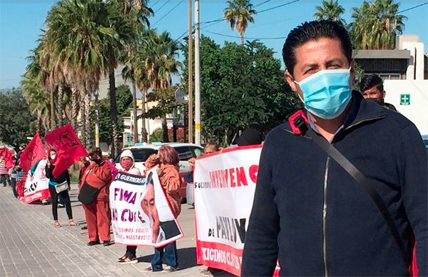 Marchan antorchistas en Hermosillo sobre el boulevard Kino