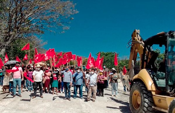 CICAEG da banderazo a asfaltado del acceso a colonias antorchistas