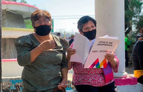 Entrega de escrituraciones en la zona de San Isidro