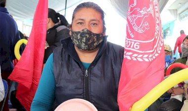 Antorcha en pie de lucha por los derechos de la mujer