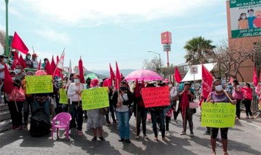 Instalan colonos plantón por tiempo indefinido frente al Palacio de Gobierno