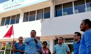 Marcharán antorchistas frente al Palacio de Gobierno quintanarroense