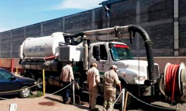 Logra Antorcha limpieza y desazolve de red de drenaje en Unidad Habitacional en Tláhuac