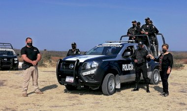 Alcaldesa de Tepexi entrega nueva patrulla a policía municipal