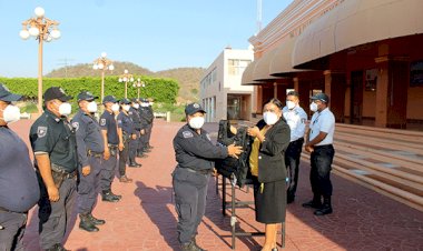 Efectivos reiteran apoyo de la alcaldesa municipal