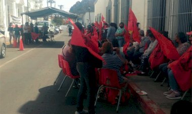 Antorchistas de Sonora siguen en plantón; suman 11 días