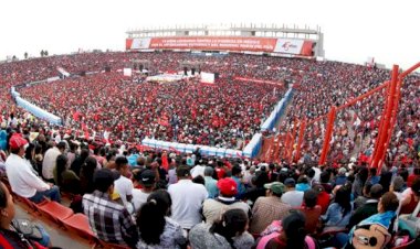 Debemos unirnos para sacar adelante al país: Gloria Brito