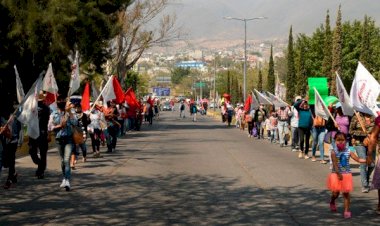 Colonos antorchistas bloquean avenidas para exigir audiencia con el gobernador