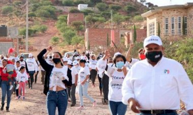 Promete César Ortiz apoyos a madres solteras de Trancoso