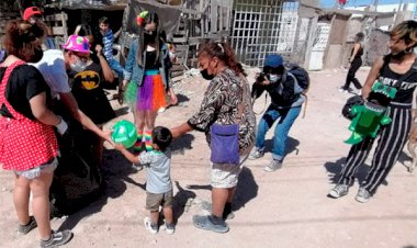 Colectan estudiantes antorchistas juguetes para niños de escasos recursos