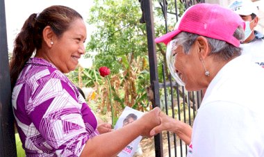 Visita Soraya a familias de Santa Clara