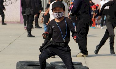 Policías de Chimalhuacán alejan a niños y adolescentes de conductas nocivas