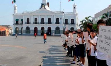 Maestros comunitarios se suman a la lucha de Antorcha