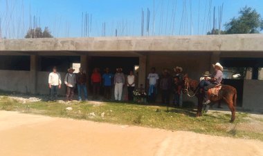 Antorchistas revisan trabajo de gestión con autoridades de Tenancingo en beneficio de la  EPO 356 de Tepoxtepec