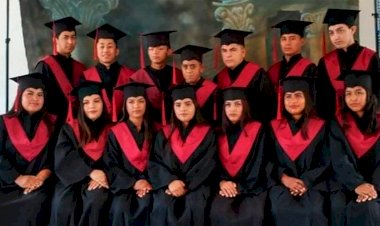 Egresan jóvenes de escuela antorchista en El Fuerte