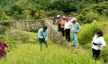 Construye ayuntamiento huitzilteco cancha y techado en preescolar de Totutla