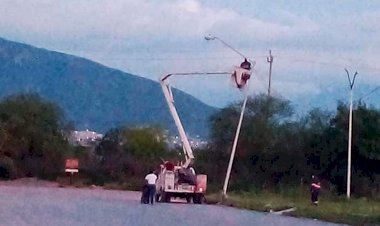 Reparan luminarias en la colonia Alianza Real tras gestión antorchista