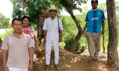 Se benefician con herbicidas pequeños productores de Tierra Colorada, Ometepec