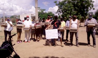 Antorcha entrega despensas para pescadores de El Fuerte