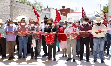 Alcaldesa antorchista inaugura obra en San Felipe Otlaltepec