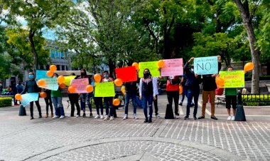 Estudiantes realizan cadena humana en Aguascalientes contra regreso a clases