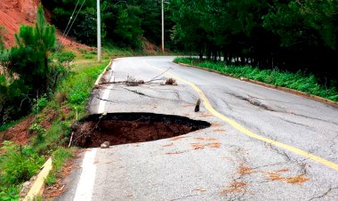 Carretera Atlixtac-Zapotitlán Tablas, en pésimas condiciones