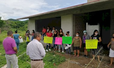 Exigen antorchistas a gobernador de Colima terminar obra de EMSAD 05 en Manzanillo