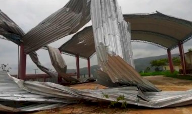 Abandona gobierno escuela de Olintla, después del paso de 