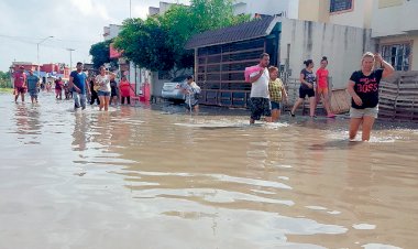 En Sinaloa, damnificados exigen a AMLO atienda sus necesidades 