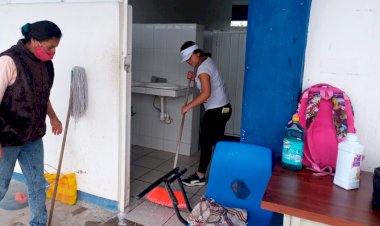 Realizan limpieza padres de escuela