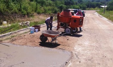 Siguen con trabajos de pavimentación en colonias Antorchistas de Valparaíso