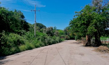 Urge pavimentar de nuevo carretera intransitable