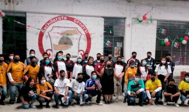 Donan uniformes de fut en bachillerato 