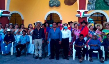 Engalana grupo Son de México fiesta patronal en pueblo La Montaña 