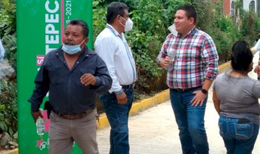 Pavimentan calle en Xicotepec de Juárez