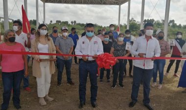 Antorcha Magisterial y FNERRR, inauguran techumbre en la preparatoria 