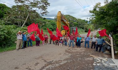 Antorchistas de Jilotepec, logran construcción del puente vehicular